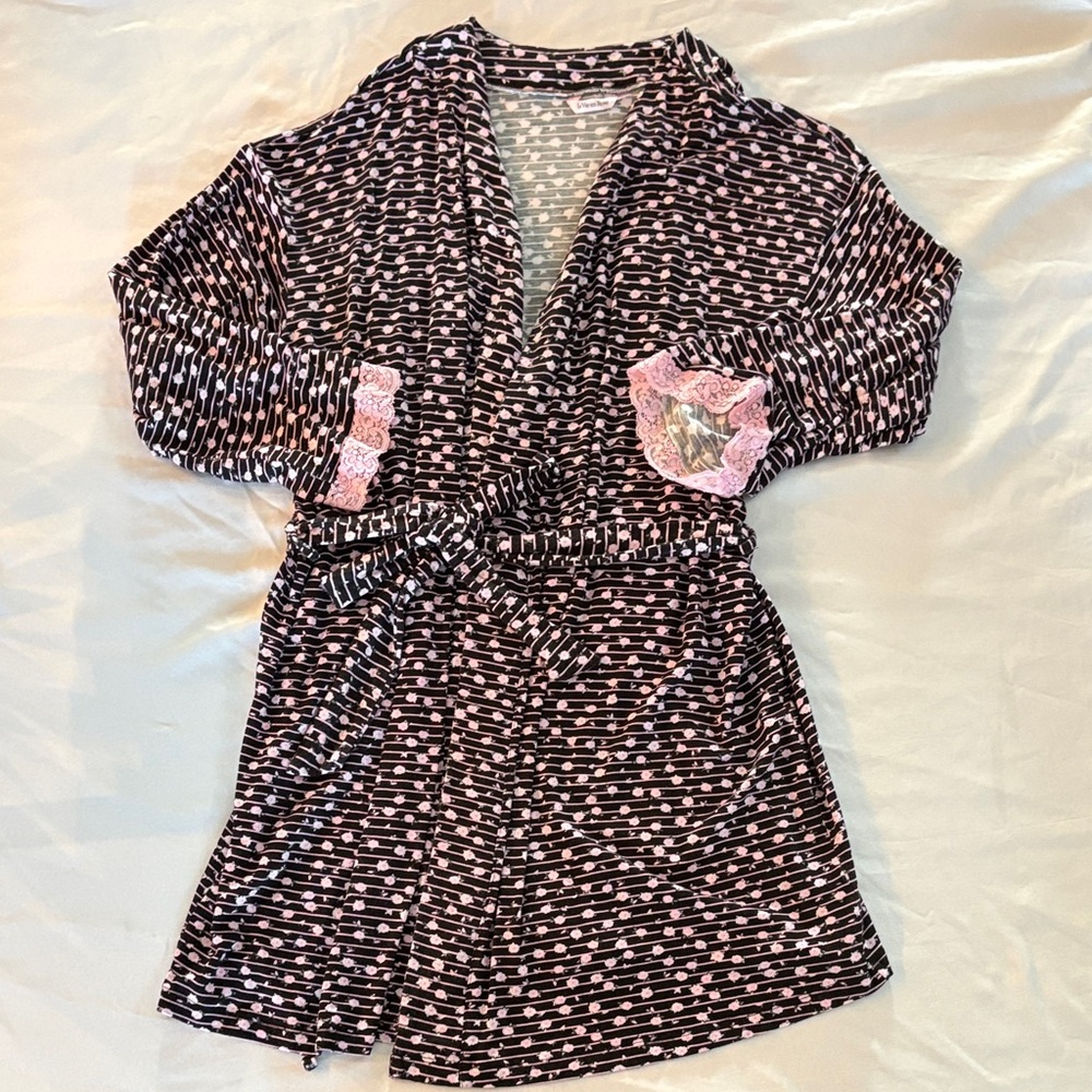 La Vie en Rose Pink and Black Heart Print Robe